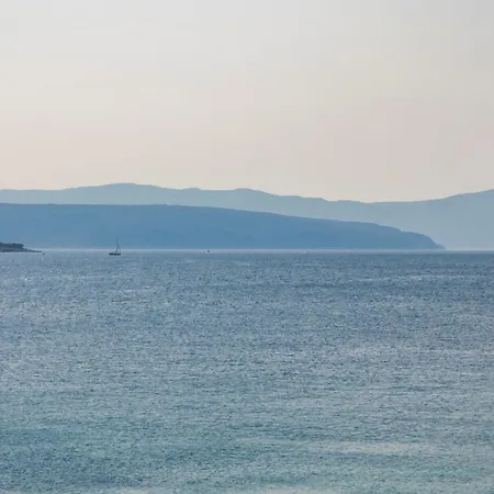Πανσιόν Lucija *