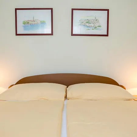 Guest house Lucija 4*