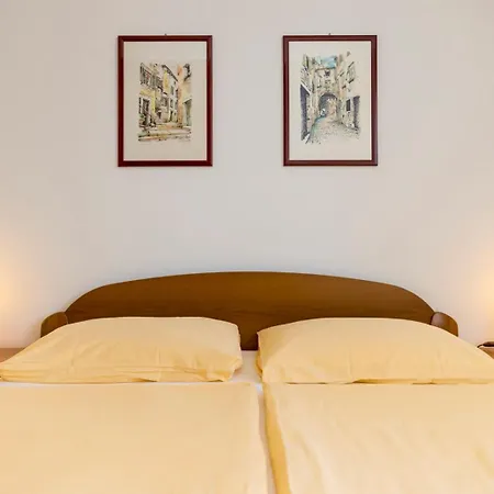 Guest house Lucija 4*